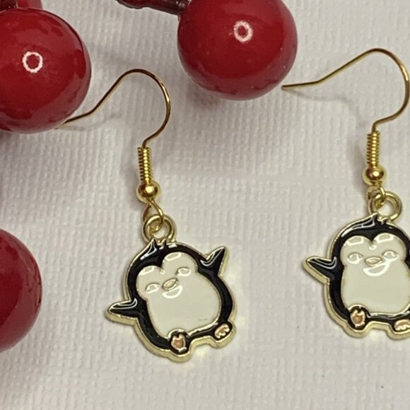 Penguin Earring, Christmas Earring, Gift Idea, Holiday Earring, Winter Earring - Picture 6 of 7